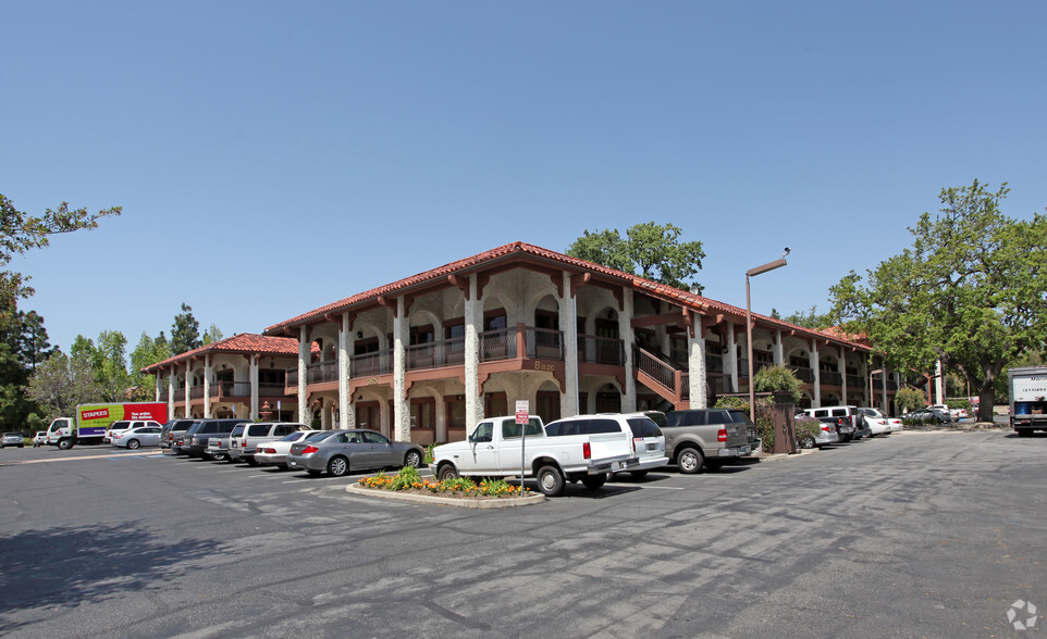 3625 E Thousand Oaks Blvd, Westlake Village, CA for lease - Building Photo - Image 2 of 6