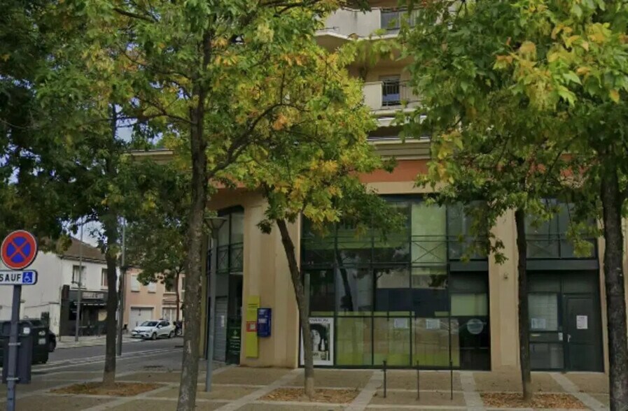 Office in Valence for lease - Building Photo - Image 3 of 9