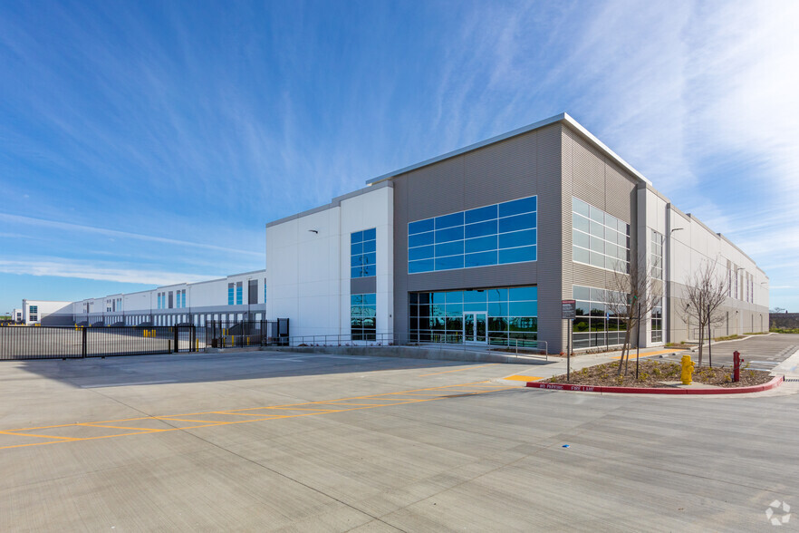 5070 Glacier St, Lathrop, CA for lease - Building Photo - Image 3 of 17