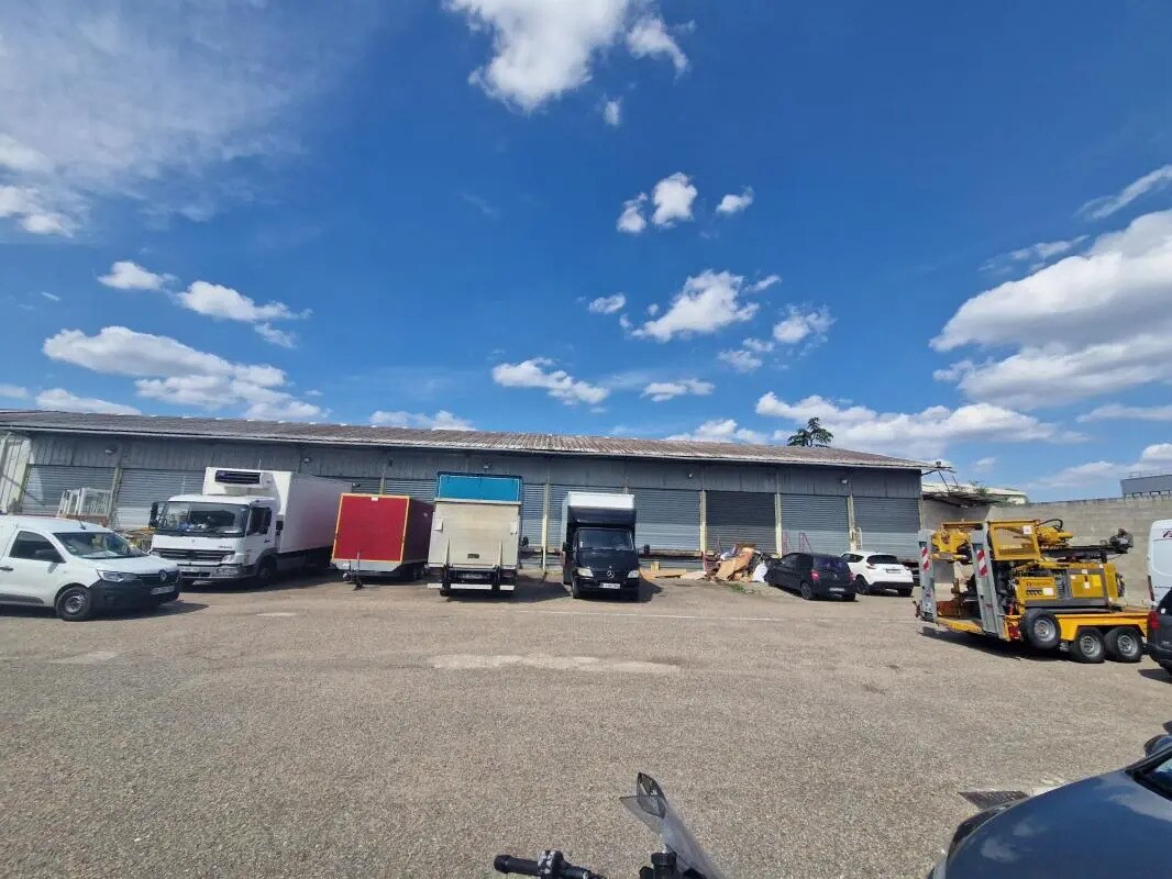 Industrial in Carrières-sur-Seine for sale Building Photo- Image 1 of 13