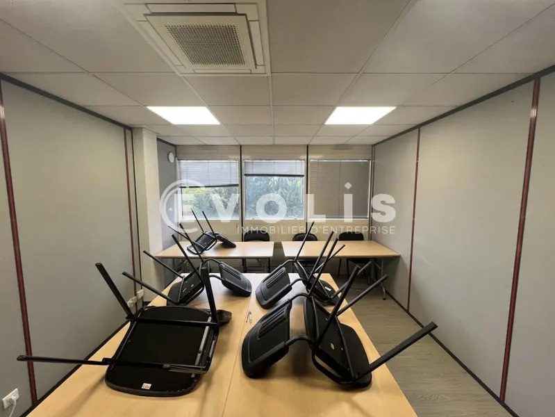 Office in Créteil for lease Interior Photo- Image 1 of 8
