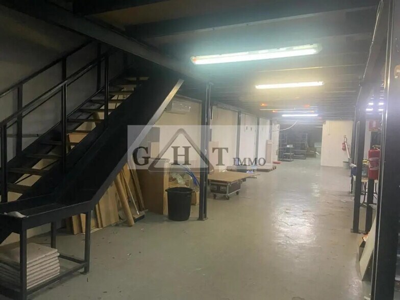 Industrial in Montreuil for lease - Interior Photo - Image 1 of 4