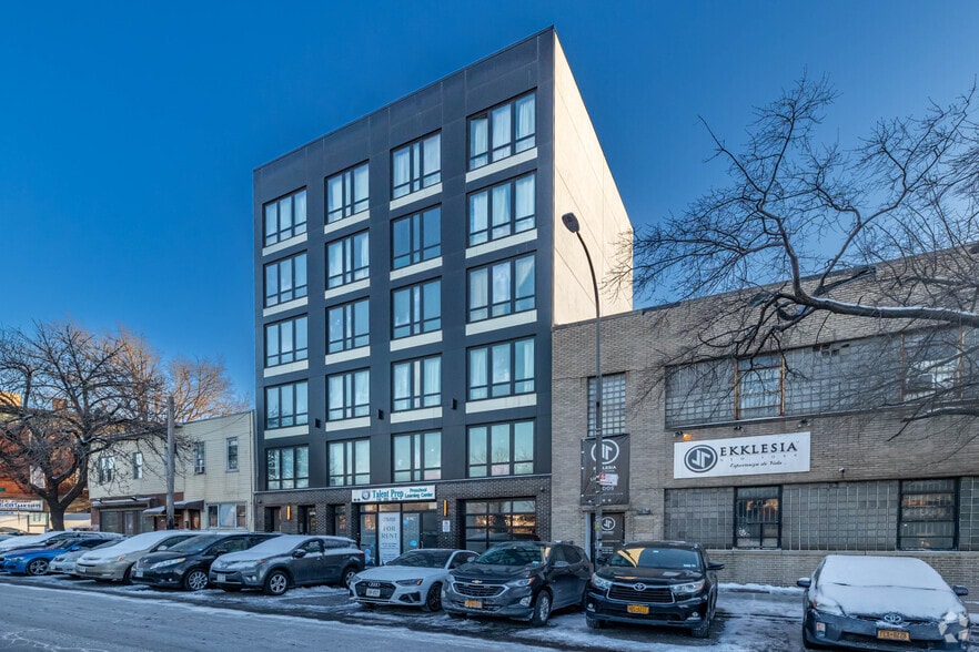 3516 Astoria Blvd, Astoria, NY for sale - Primary Photo - Image 1 of 1