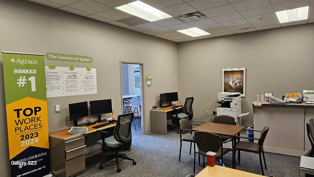 1227 Corporate Center Dr, Oconomowoc, WI for lease Building Photo- Image 1 of 3