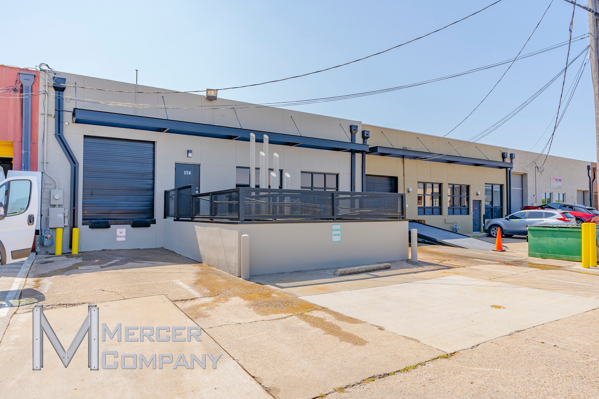 158 Express St, Dallas, TX for lease Building Photo- Image 1 of 6