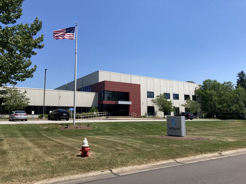 7887 Hub Pky, Valley View, OH for lease - Building Photo - Image 1 of 17