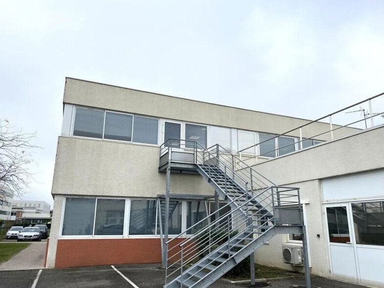 Office in Toulouse for lease - Building Photo - Image 2 of 14