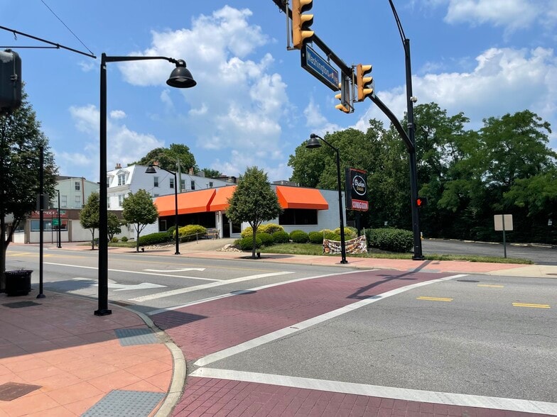 4727 Vine St, Cincinnati, OH for lease - Building Photo - Image 3 of 7