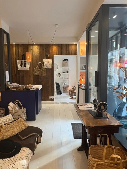 Retail in Paris for lease - Building Photo - Image 1 of 4