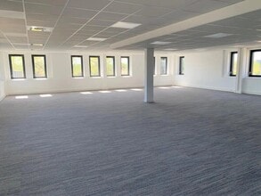 33 Avenue Du Docteur Georges Lévy, Vénissieux for lease Interior Photo- Image 1 of 7