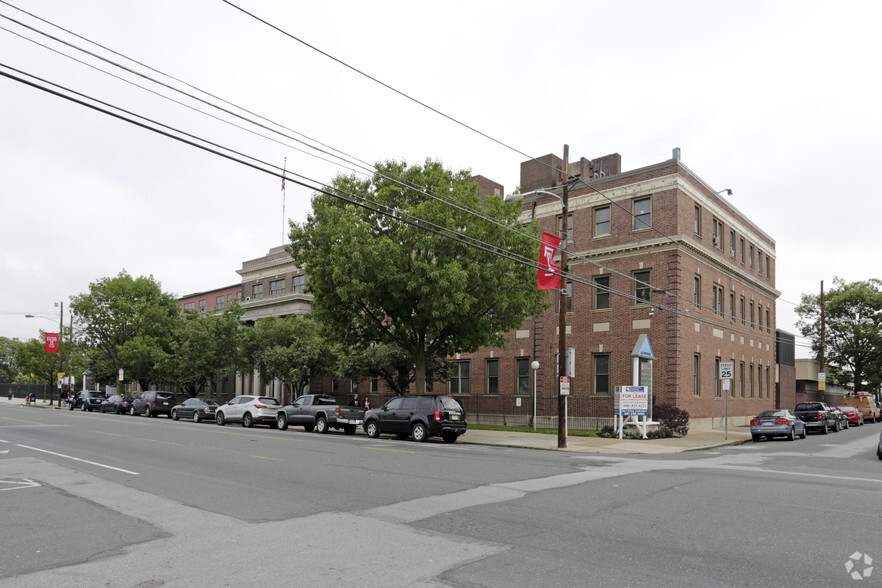 2301 E Allegheny Ave, Philadelphia, PA for lease - Building Photo - Image 1 of 15