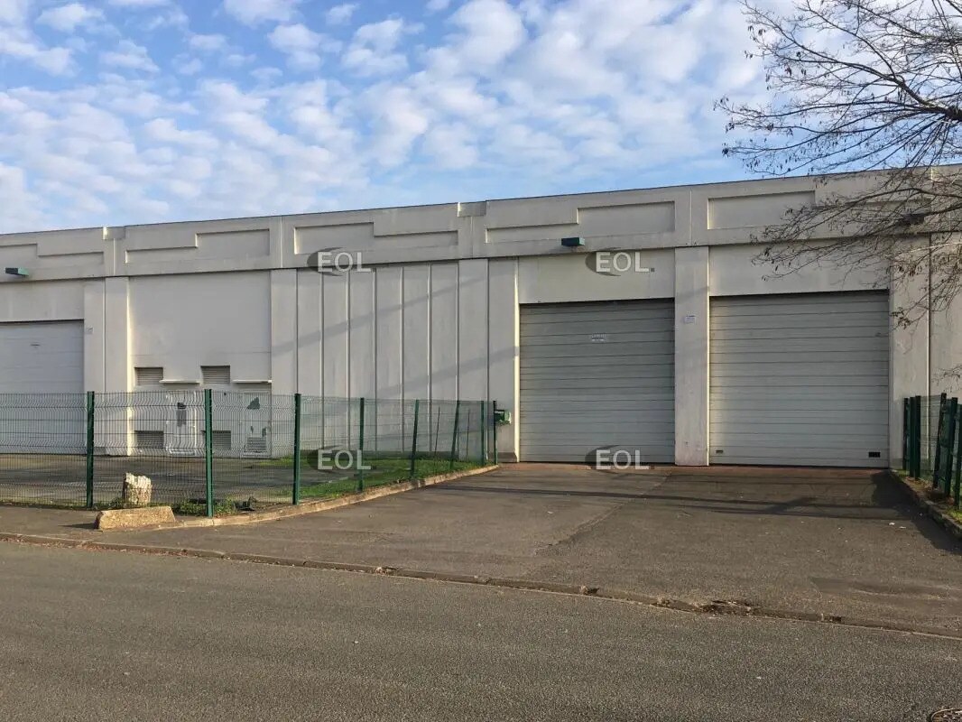 Industrial in Valenton for lease Building Photo- Image 1 of 4