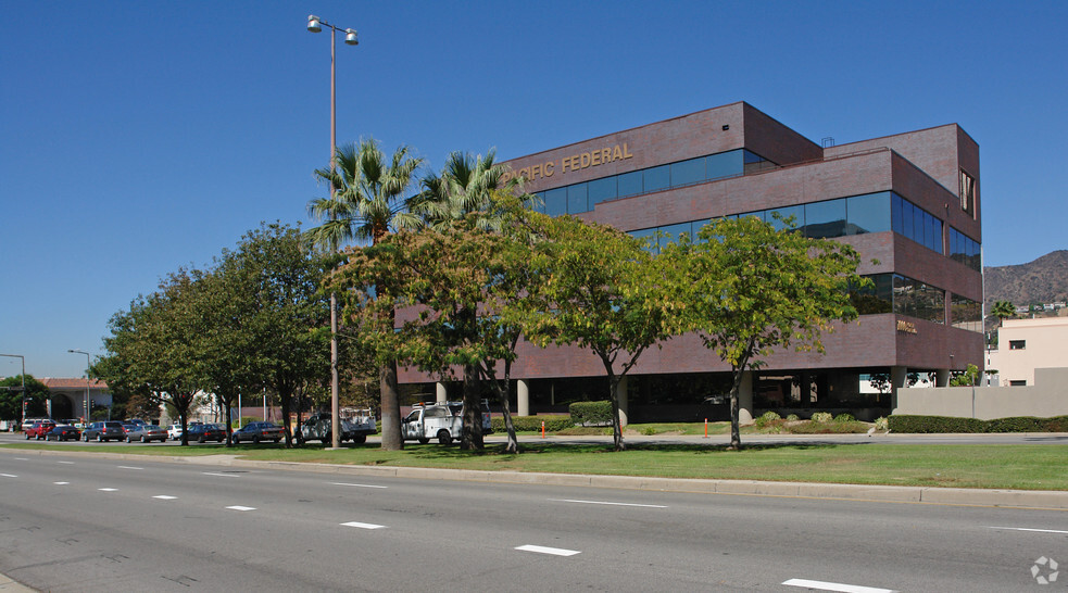 1000 N Central Ave, Glendale, CA for lease - Primary Photo - Image 1 of 4