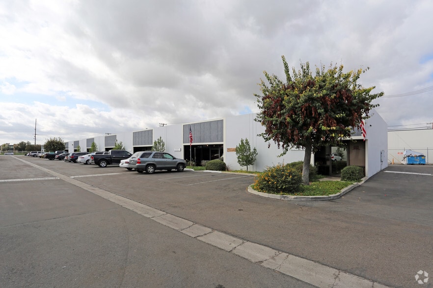 2521 W La Palma Ave, Anaheim, CA for lease - Building Photo - Image 3 of 7
