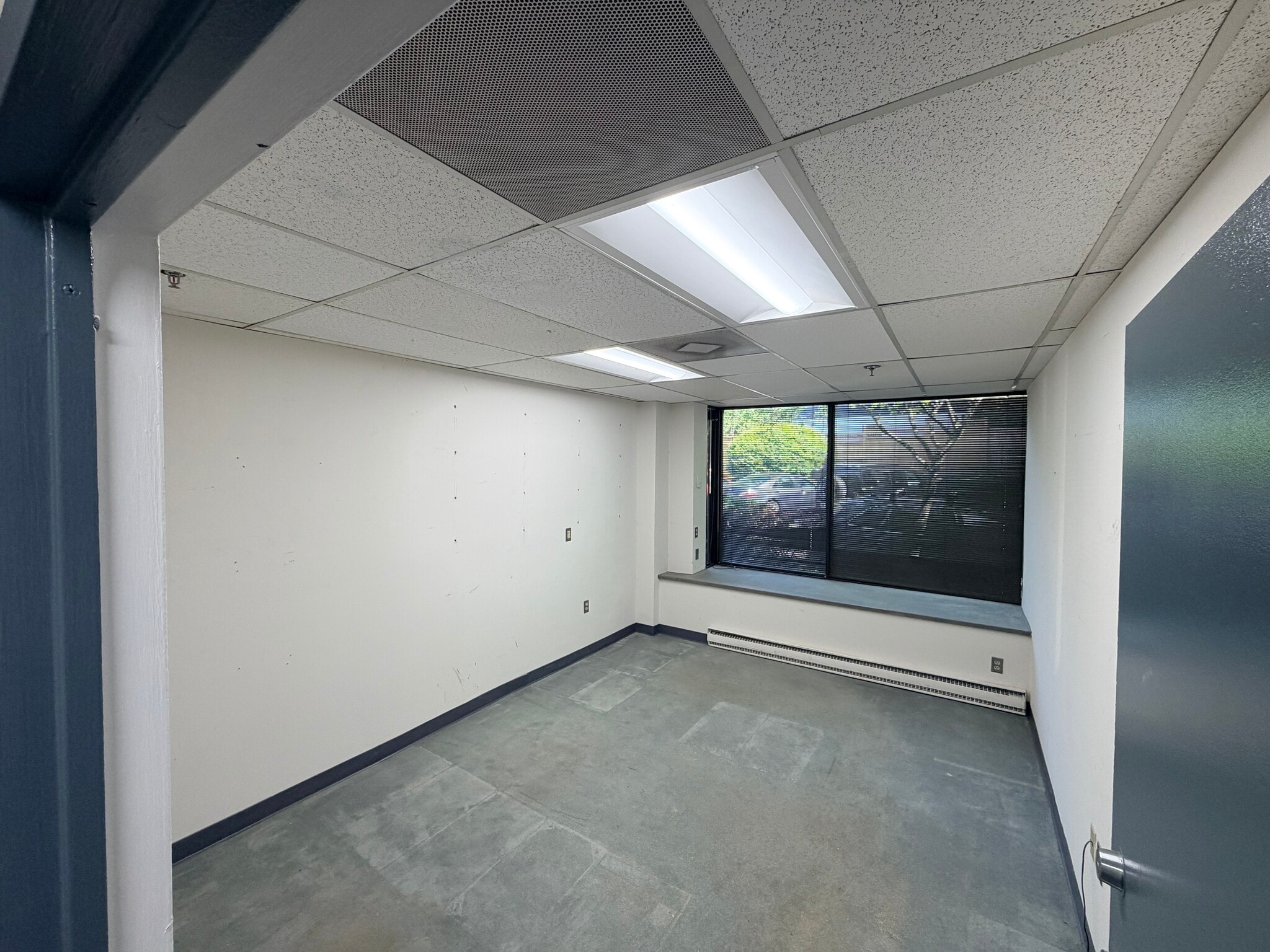 7945 Macarthur Blvd, Cabin John, MD for lease Interior Photo- Image 1 of 1