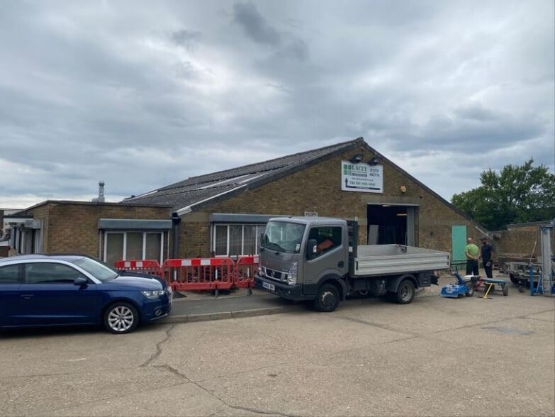 The Fairway, Harlow for sale - Primary Photo - Image 1 of 1