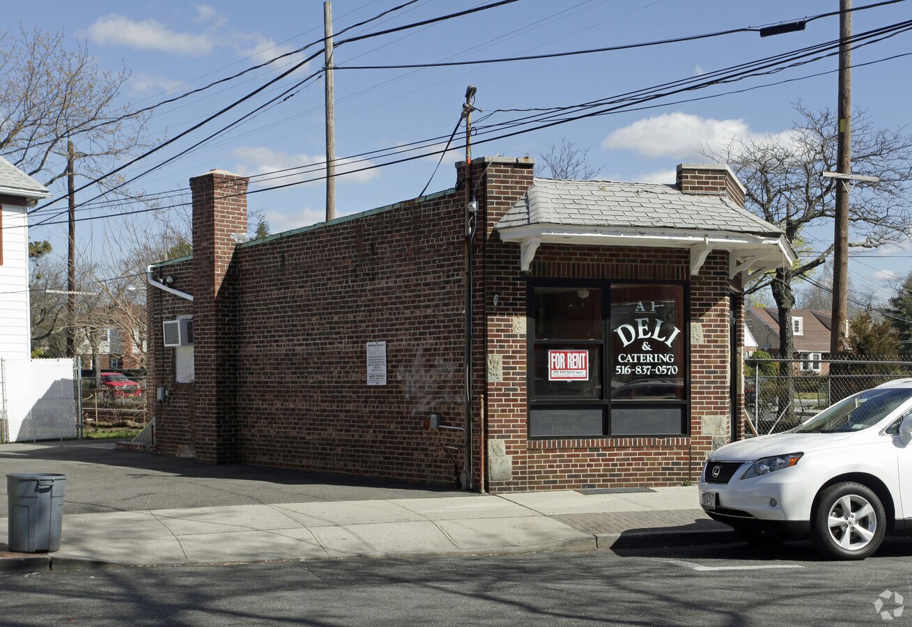 12 Centre Ave, East Rockaway, NY 11518