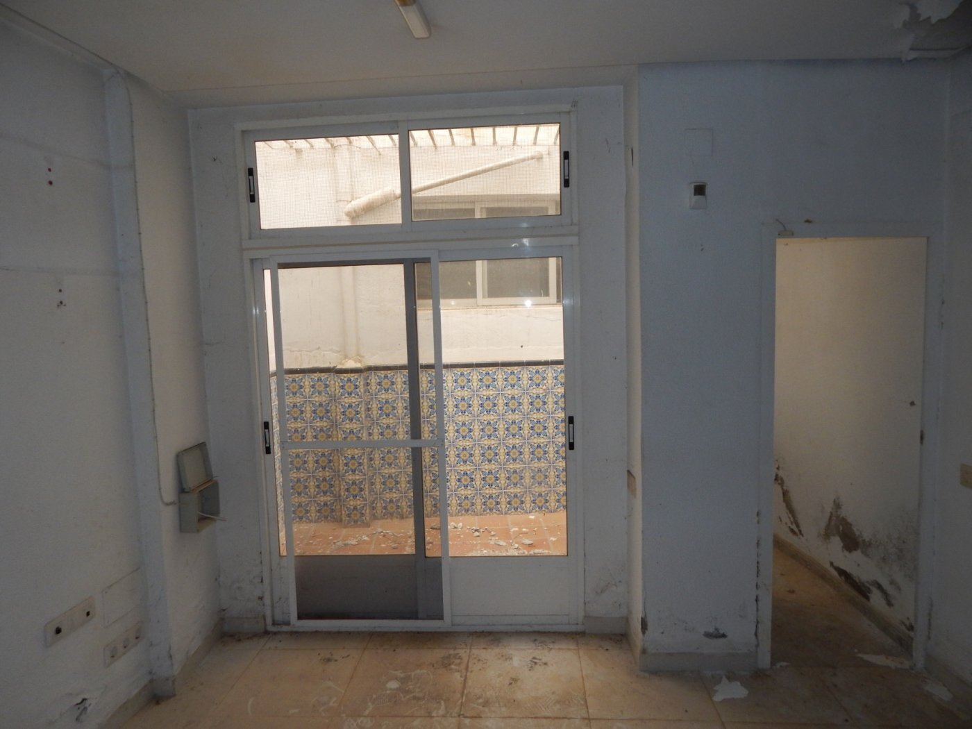 Retail in València for sale Building Photo- Image 1 of 12