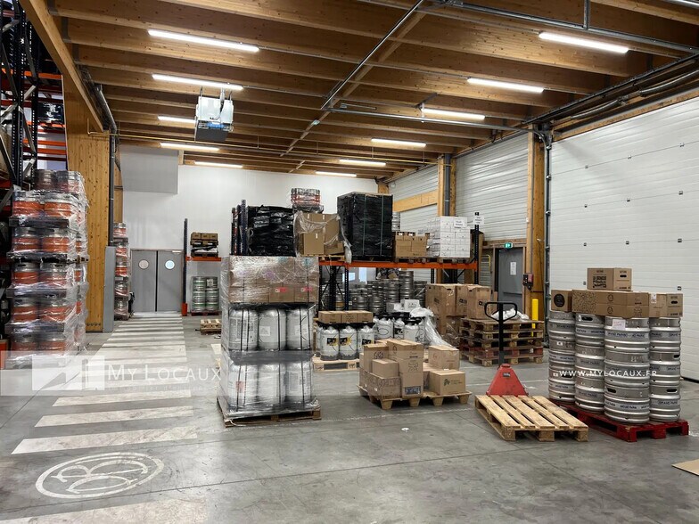 Flex in Romainville for lease - Interior Photo - Image 3 of 5