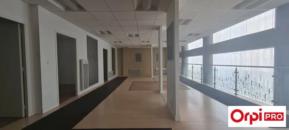 Office in Saint-Brieuc for lease - Interior Photo - Image 3 of 8