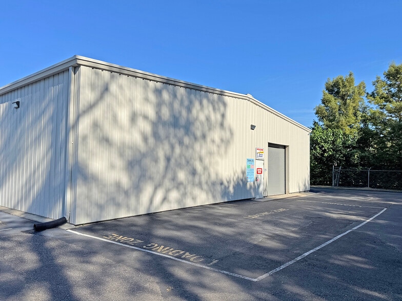 2809 & 2813 S Adams St portfolio of 2 properties for sale on LoopNet.com - Building Photo - Image 3 of 8