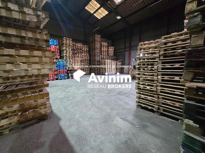 Industrial in Goussainville for sale - Building Photo - Image 2 of 14