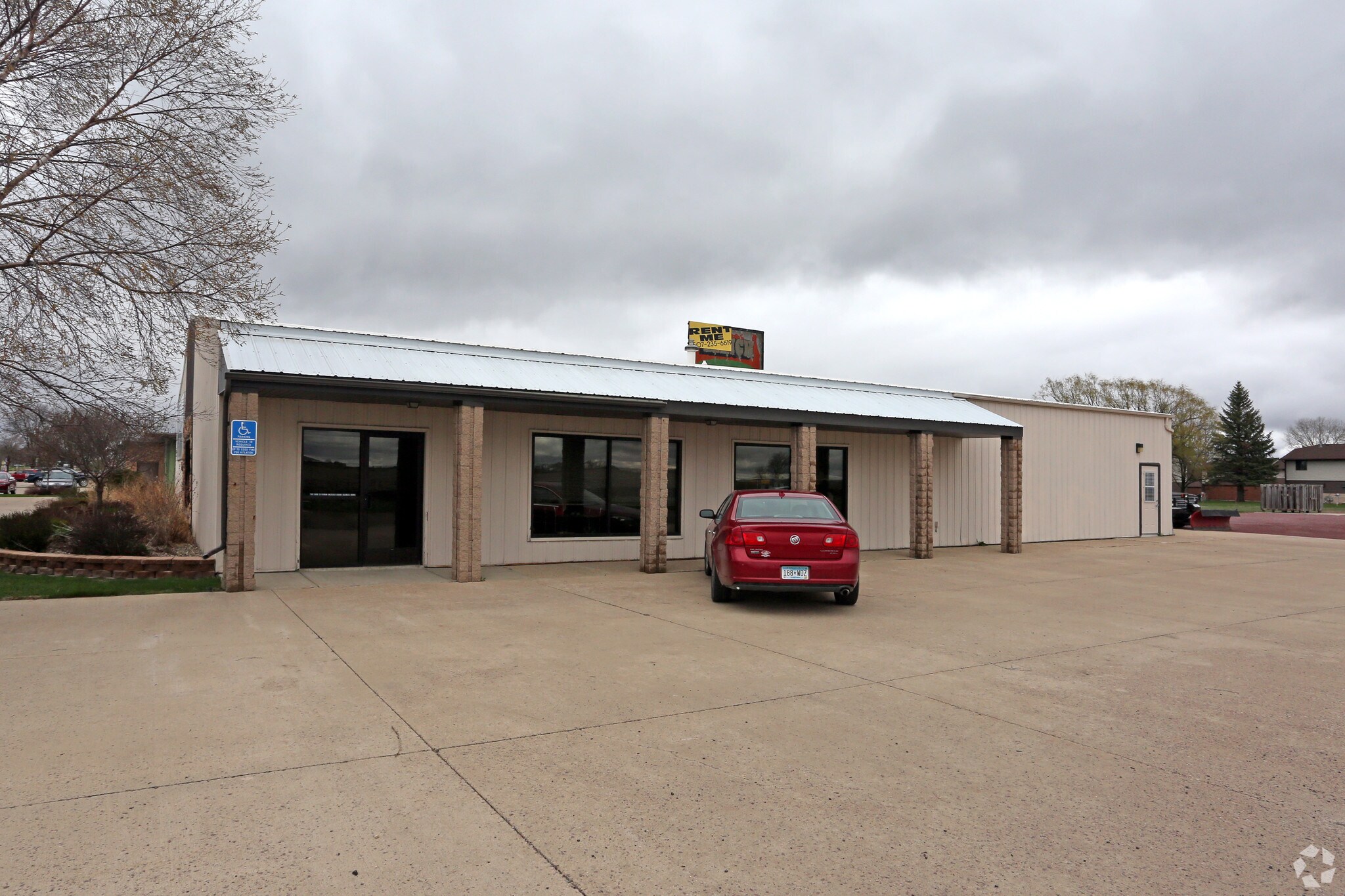 1299 Johnson St, Fairmont, MN for sale Primary Photo- Image 1 of 1