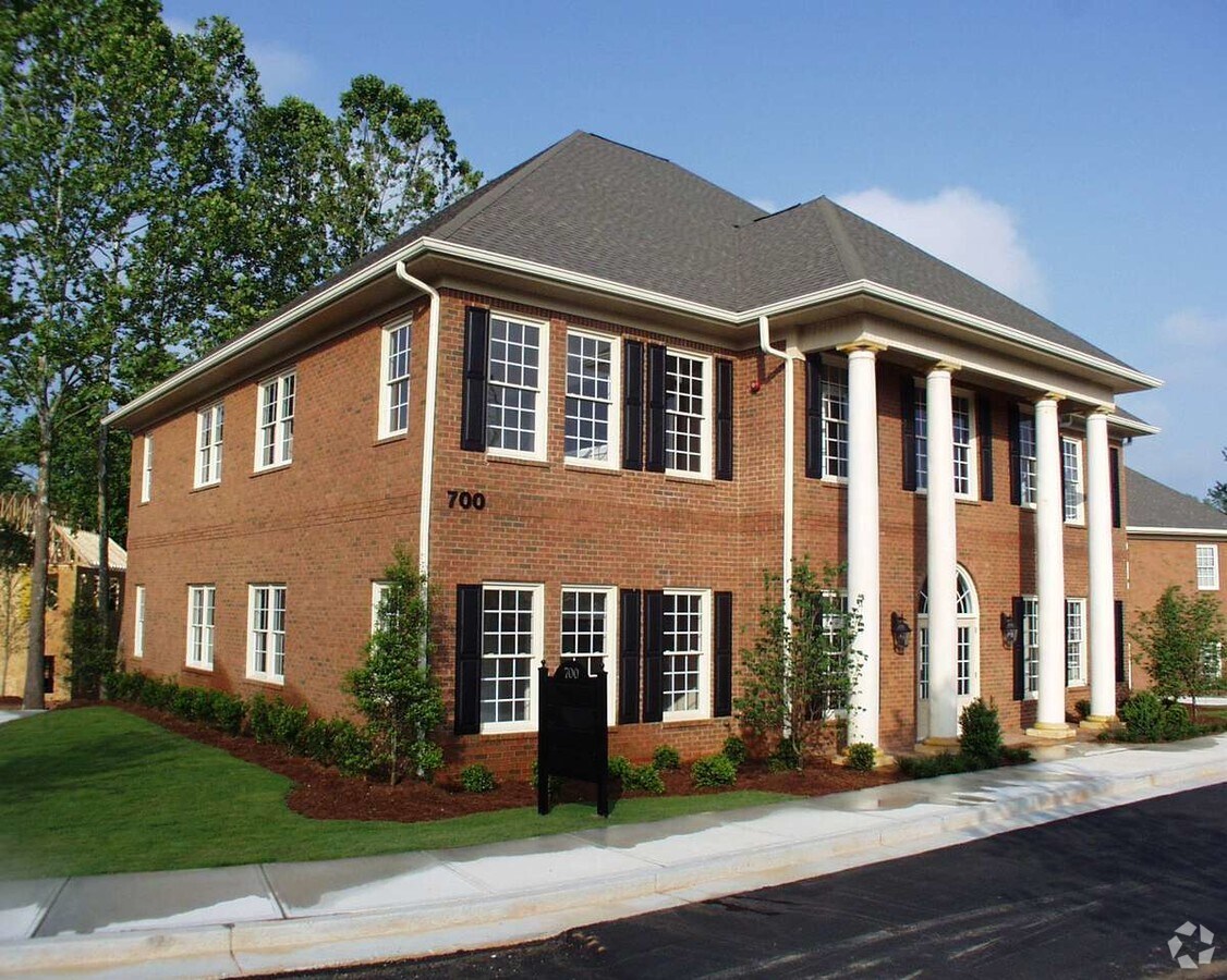 295 W Crossville Rd, Roswell, GA 30075