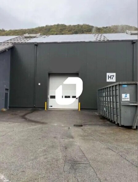 Flex in Le Cheylas for lease - Building Photo - Image 1 of 4