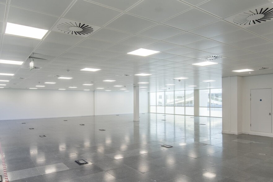 17 Bartley Way, Hook for lease - Building Photo - Image 3 of 13