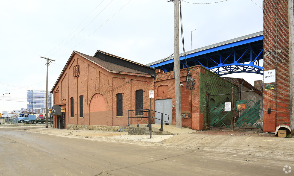 2325 Elm St, Cleveland, OH for sale - Building Photo - Image 3 of 10