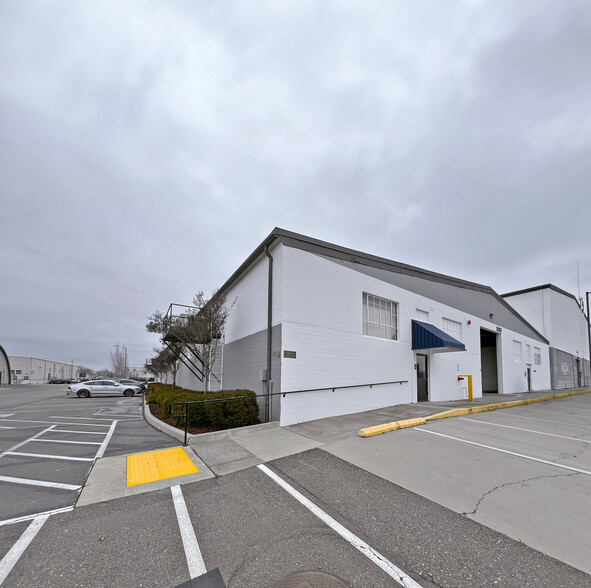 5013 Roberts Ave, Mcclellan, CA for lease - Building Photo - Image 1 of 1