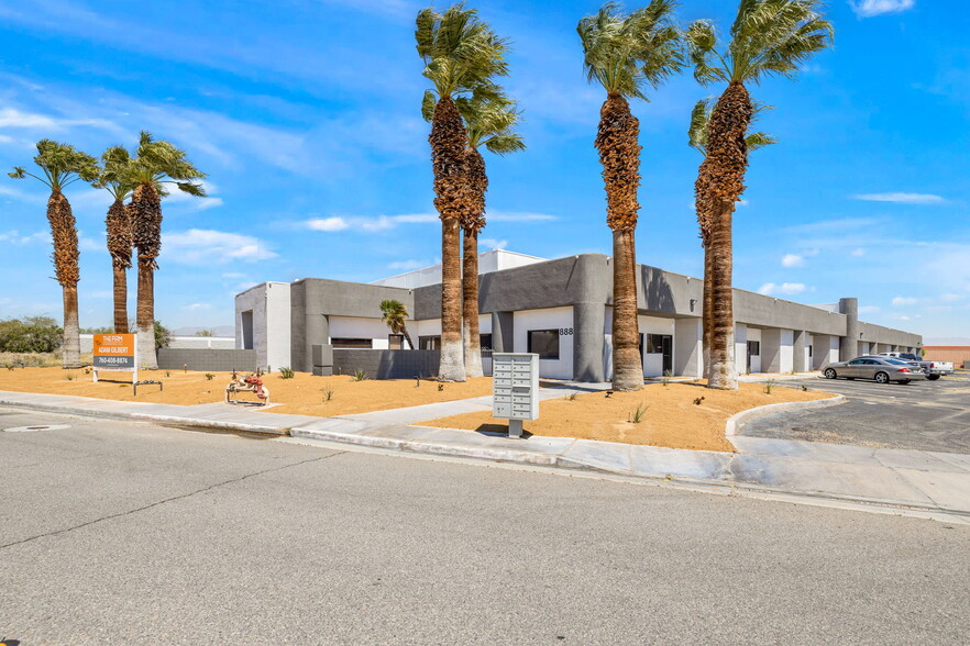 888 E Research Dr, Palm Springs, CA for lease - Building Photo - Image 2 of 11