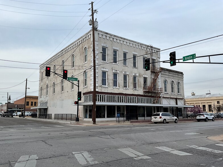 201-205 E Chambers St, Cleburne, TX for sale - Building Photo - Image 1 of 13