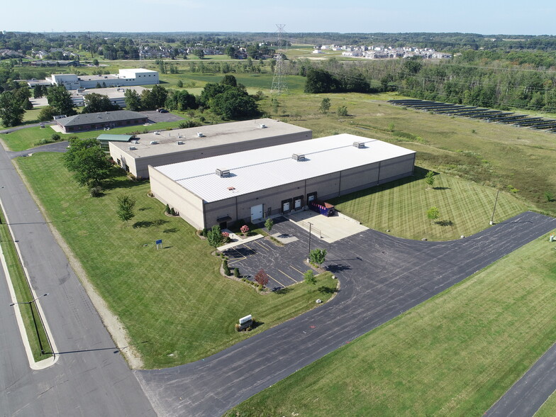 591 N Dekora Woods Blvd, Saukville, WI for lease - Building Photo - Image 3 of 18