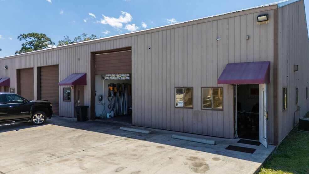 1556-1578 SE South Niemeyer Cir, Port Saint Lucie, FL for lease - Building Photo - Image 1 of 21