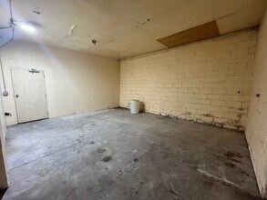 2625 Randolph St, Lincoln, NE for lease Interior Photo- Image 1 of 7