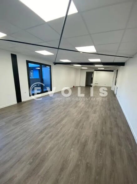 Office in Lagny-sur-Marne for lease - Interior Photo - Image 1 of 6
