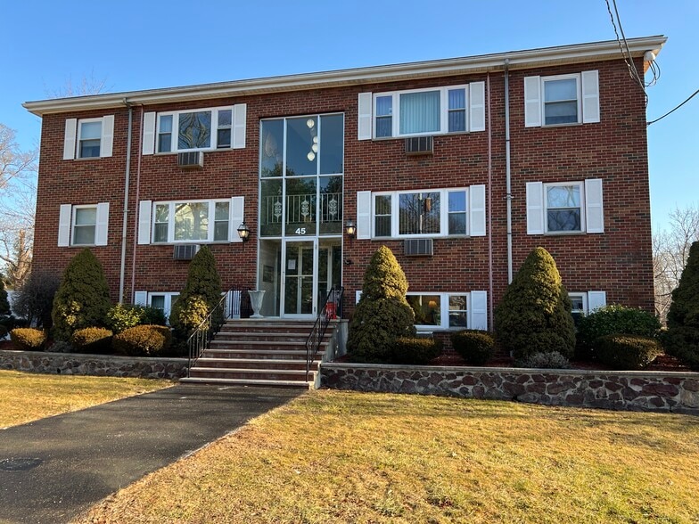 45 Pickering St, Danvers, MA 01923