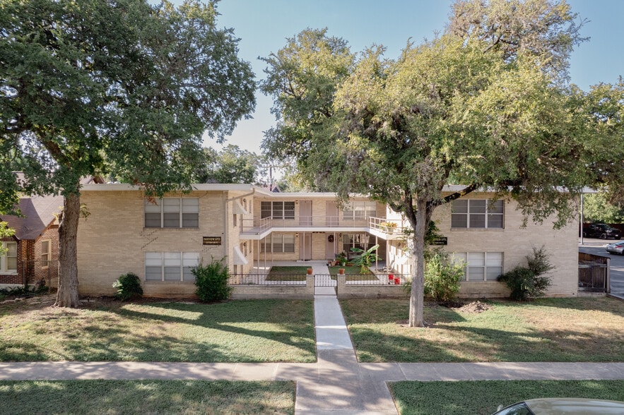118 Funston Pl, San Antonio, TX for sale - Primary Photo - Image 1 of 31