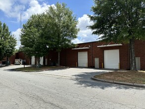 1266 Kennestone Cir, Marietta, GA for lease Building Photo- Image 2 of 6