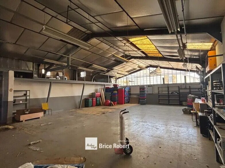 Flex in Vaulx-en-Velin for lease - Interior Photo - Image 2 of 6