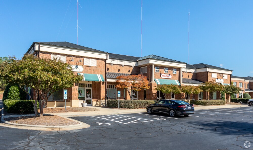 1040 Darrington Dr, Cary, NC 27513