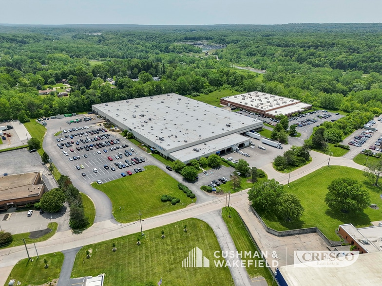 9450 Allen Dr, Valley View, OH for lease - Building Photo - Image 2 of 7