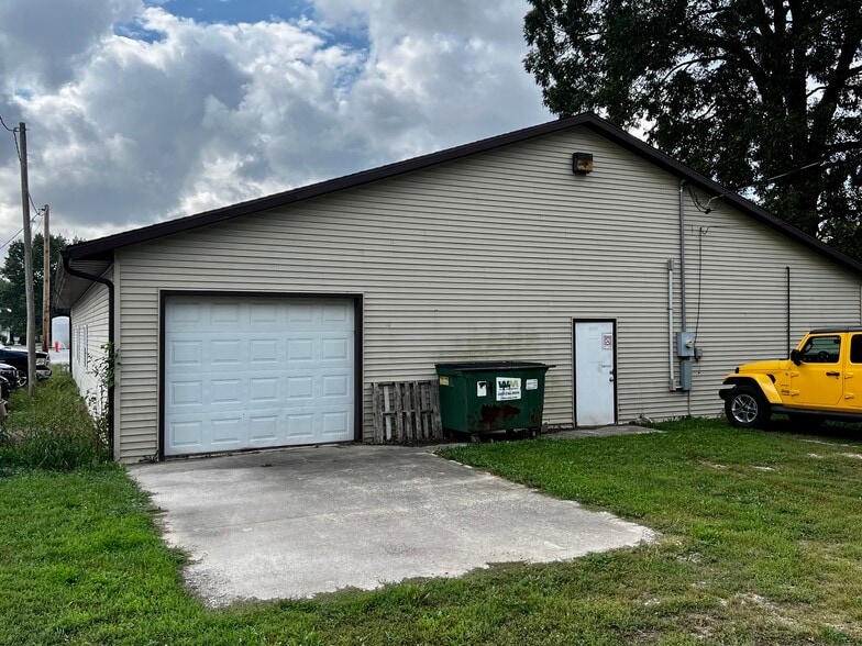 1120 E Jackson St, Macomb, IL for sale - Building Photo - Image 2 of 16