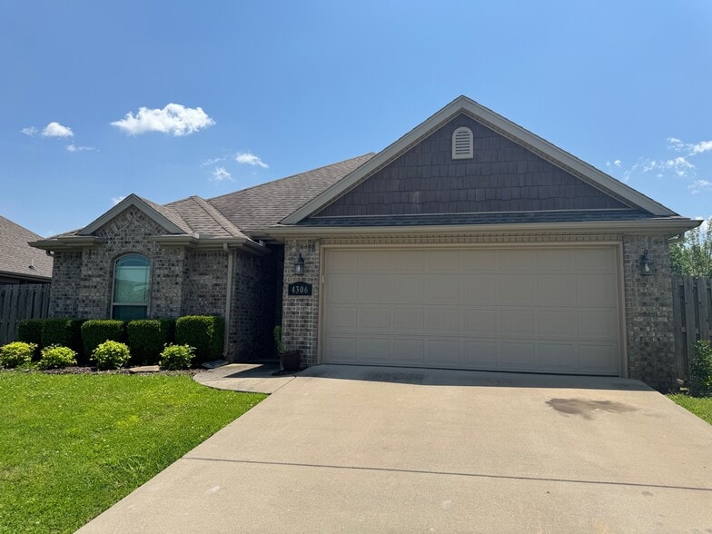 4 Occupied Homes - Group 2 portfolio of 4 properties for sale on LoopNet.com - Building Photo - Image 3 of 4