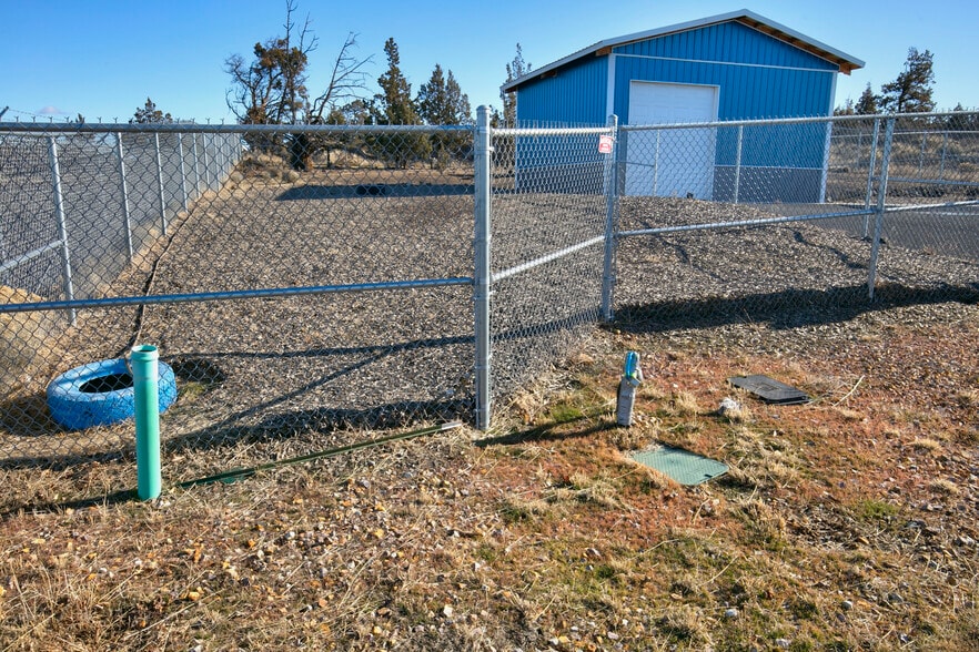 932 4th ct, Redmond, OR for sale - Building Photo - Image 3 of 7