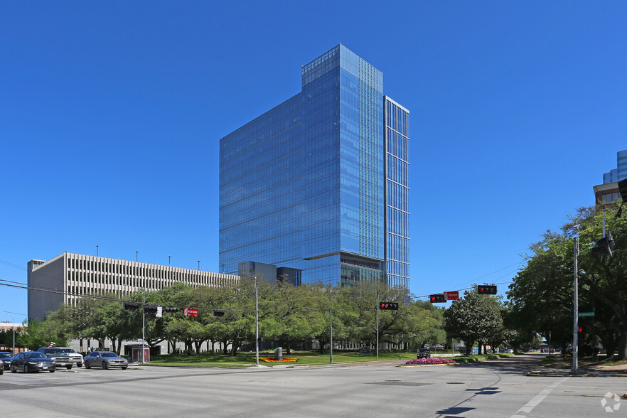 3737 Buffalo Speedway Ave, Houston, TX for lease - Building Photo - Image 3 of 14