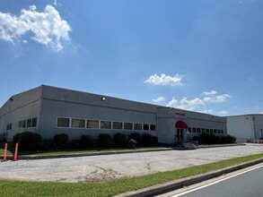 20 E Commons Blvd, New Castle, DE for lease Building Photo- Image 2 of 15