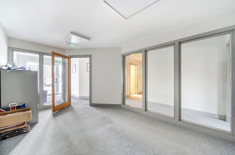 17 Belton Park Rd, Skegness for lease - Interior Photo - Image 1 of 12